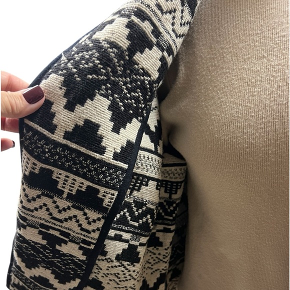 Bedford Fair Lifestyle size medium women’s jacket in heavy tribal fabric newer - Picture 4 of 5